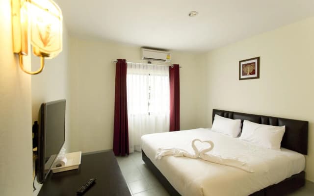 Paripas Express Hotel Patong - photo 4