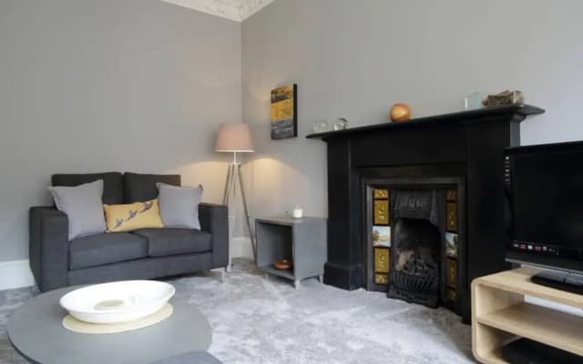 2 Bedroom Bruntsfield Apartment - photo 3