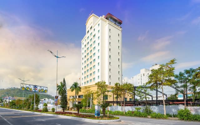 Mithrin Hotel Halong - photo 3