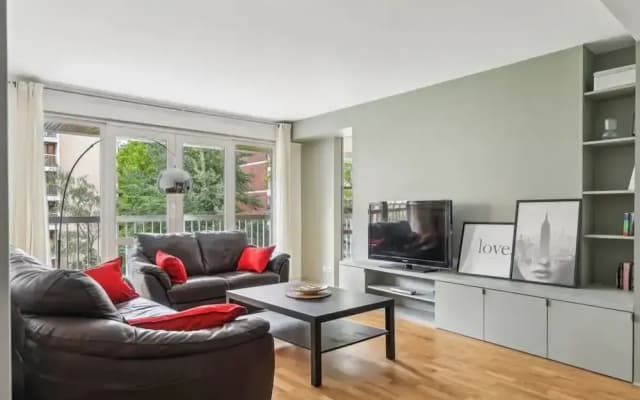 Spacious Apartment With Balcony -11th- Mobility le - photo 4