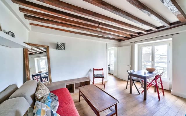 Charming 2 Room Apartment - Paris - photo 3