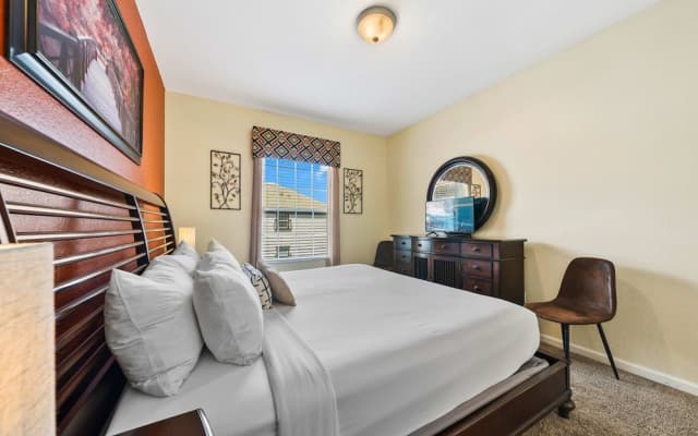 Spacious Vista Cay Condo, Close to Conv. Center - photo 2