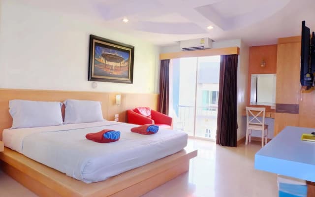 Patong Eyes Hotel - photo 3