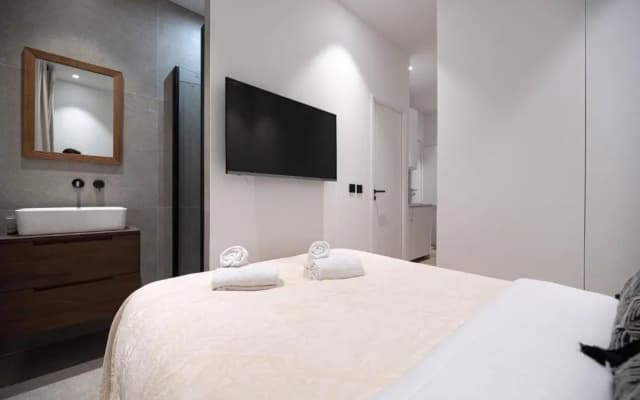 Lovely Home in Champs Elysées - With AC - photo 2
