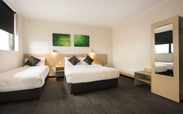 Nightcap at St Albans Hotel - photo 5