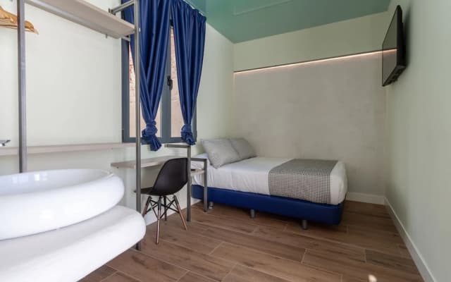 Hostal Charlotte - photo 5