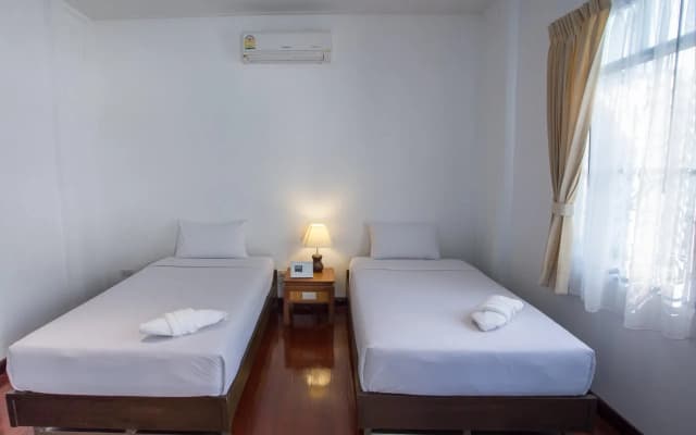 Hotel Bangkokian - photo 2