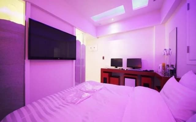 Candy Hotel - photo 3