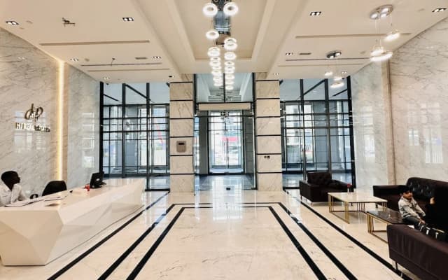 Spacious Studio Apartment Canal View Business Bay by Belvilla - photo 2