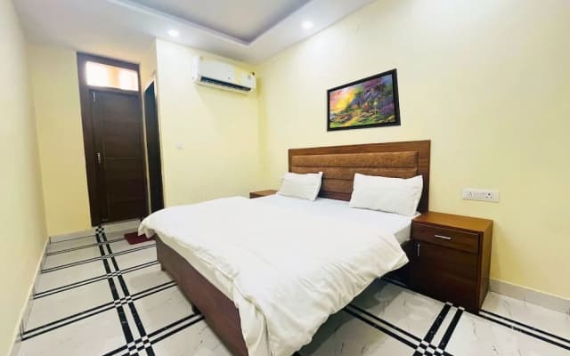 Roomshala 168 Startlight Suites - photo 3