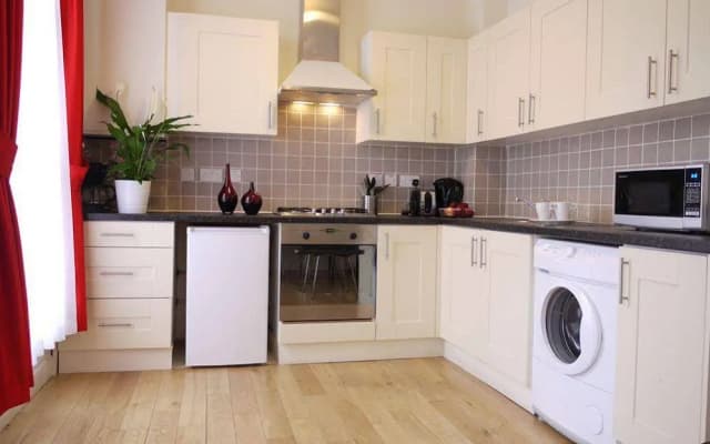 Tulip Apartments London - photo 2