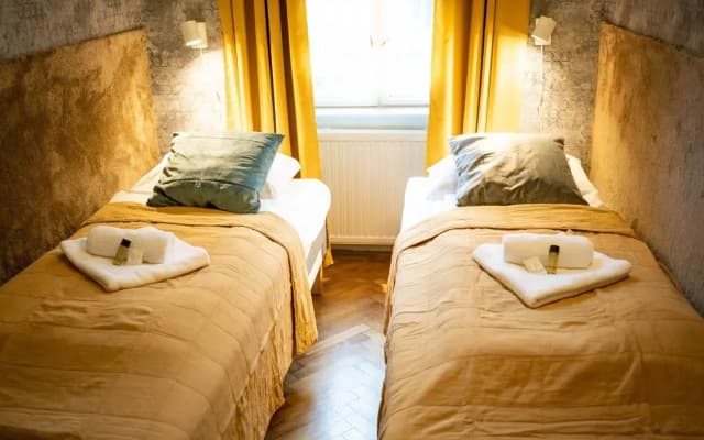 Chain Bridge Home 3BDRM, 2BTHRM,4BED,AC, FAST WIFI - photo 3