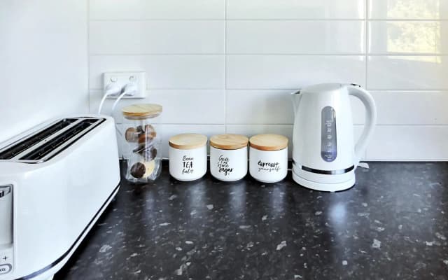Glen Iris, Quiet Boutique 2 bedroom Netflix, WIFI, Parking, Free Wine - photo 5
