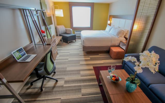 Holiday Inn Express & Suites Miami Airport East by IHG - photo 4