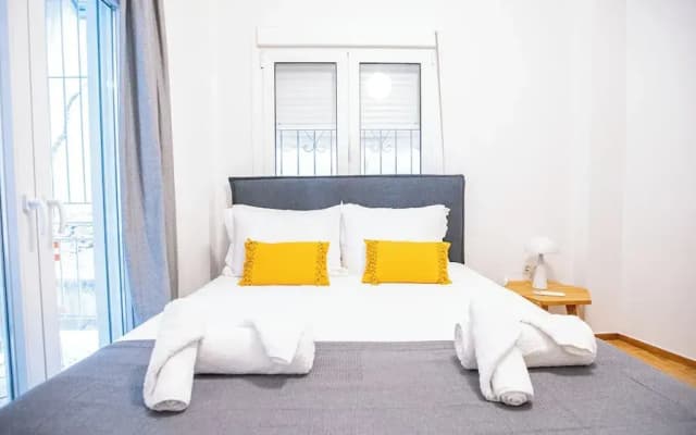 Eclectic Chic Thissio Apartment - photo 2