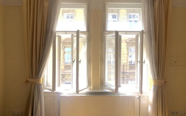 Historic centre-spacious apartment - photo 2