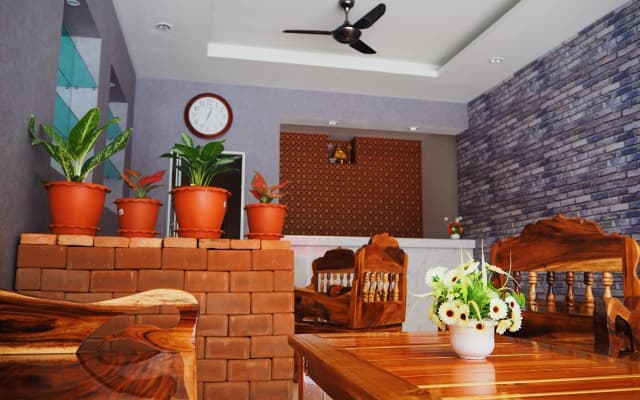 The Lucky Kata Hostel - photo 2