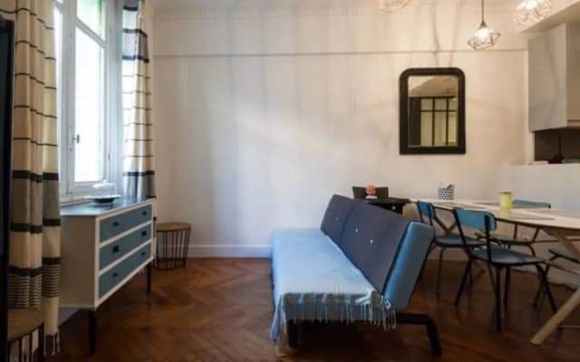 Dali's Guest House - photo 4