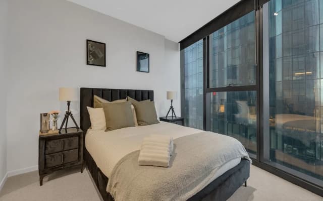 Melbourne Square Apartments - photo 5