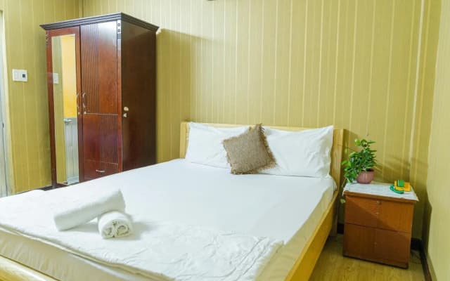 Long Son Hotel - photo 2