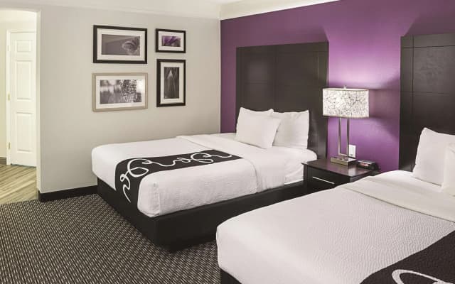 La Quinta Inn & Suites by Wyndham Las Vegas Summerlin Tech - photo 3