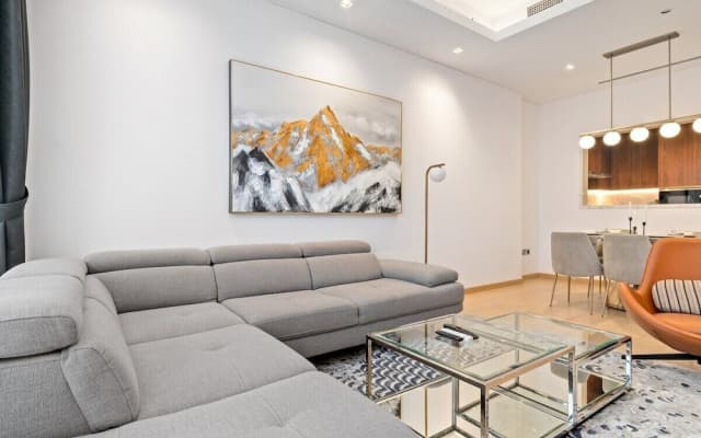 Elegant Apartment Amidst Vibrant Area with Balcony - photo 4