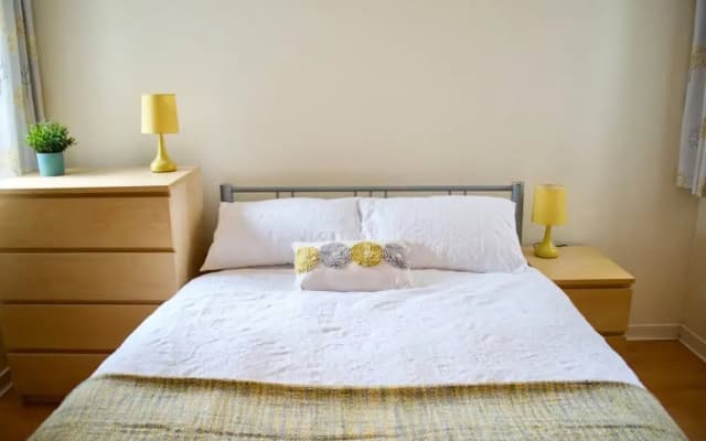 Spacious 3 Bed Apartment in Central Location - photo 5