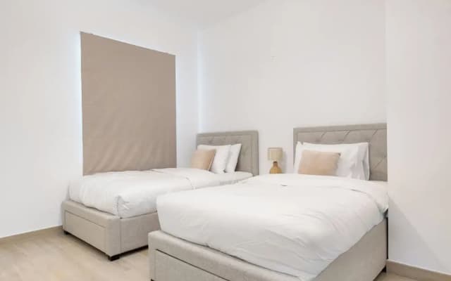 Bloomfields Luxurious 2Br Water Edge - photo 5