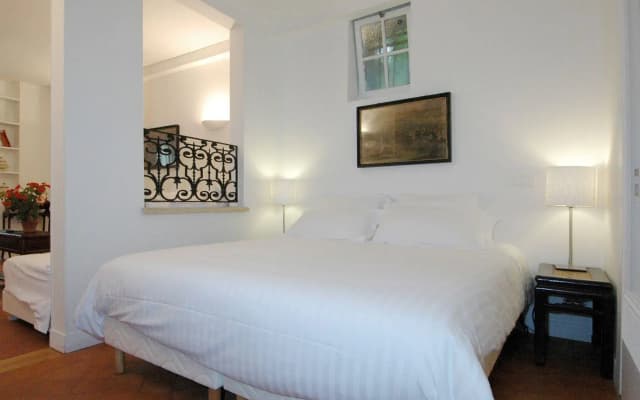Mithouard Apartment - photo 2