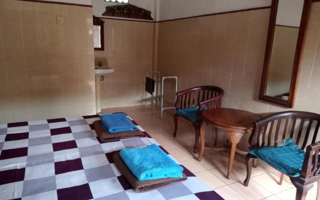 Cempaka 2 Homestay - photo 2