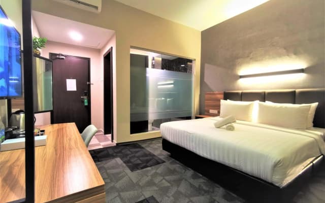 Prestigo Hotel - photo 4