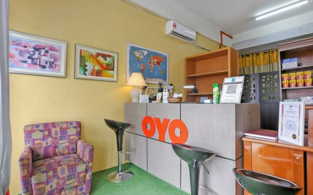 The Sarina Hotel & Cafe by OYO Rooms - photo 4