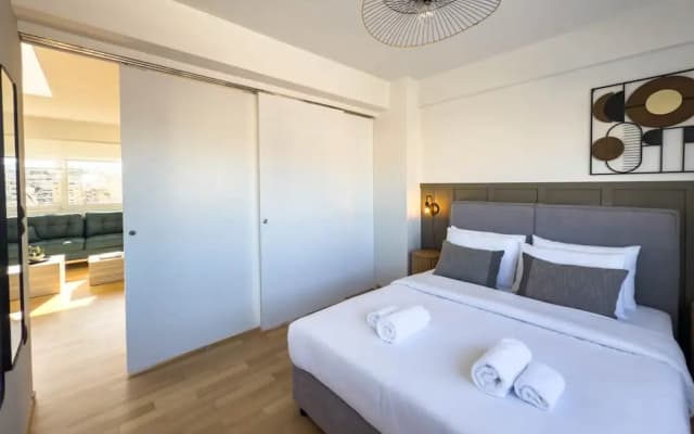 Acropolis Sky Retreat Jacuzzi 3BR Maisonette - photo 5