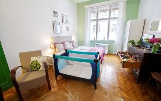 Green Door Family Apartment - photo 3