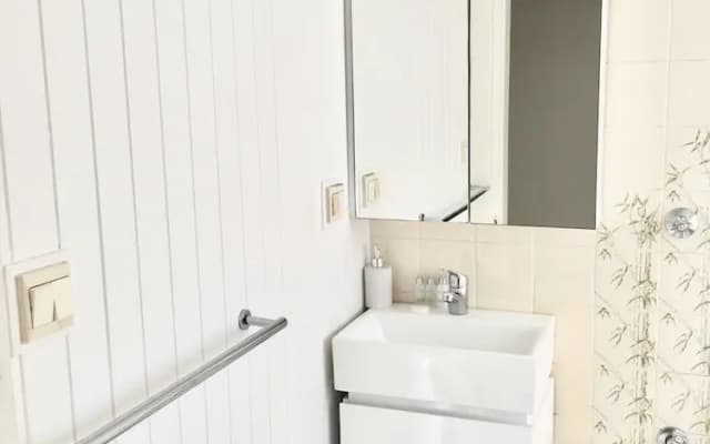 Minimalist Beachfront Apartment - photo 4