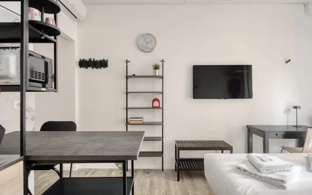 JOIVY Elegant Double Studios near Subway Station - photo 2