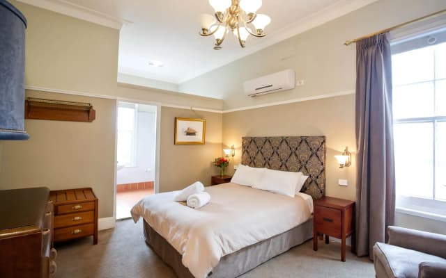 Alexandra Hotel - photo 2