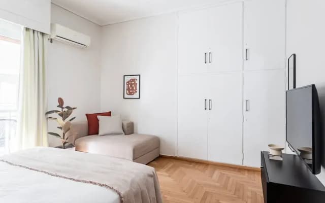 Petite 1BR Apartment in Exarchia - photo 2