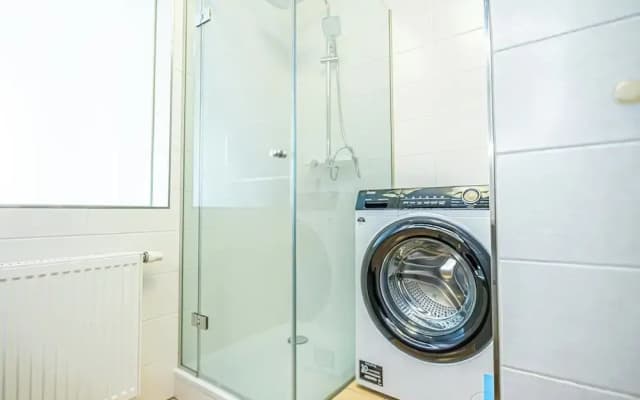 Comfy 2BR 1LR Apartment Donaustadt - photo 4
