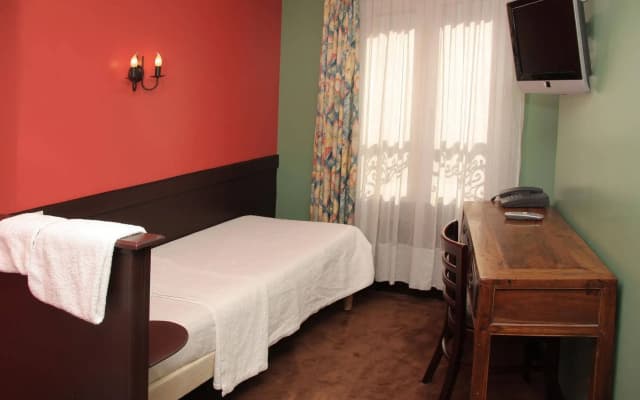 The Walled off Hotel Paris - photo 4