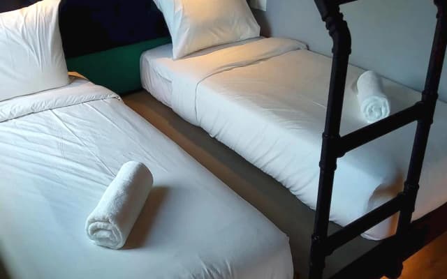 Tube Hotel Melaka - photo 2