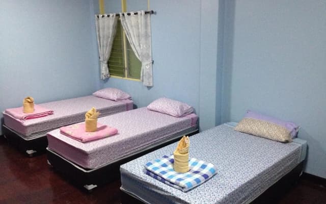 Nalin Guesthouse - photo 4