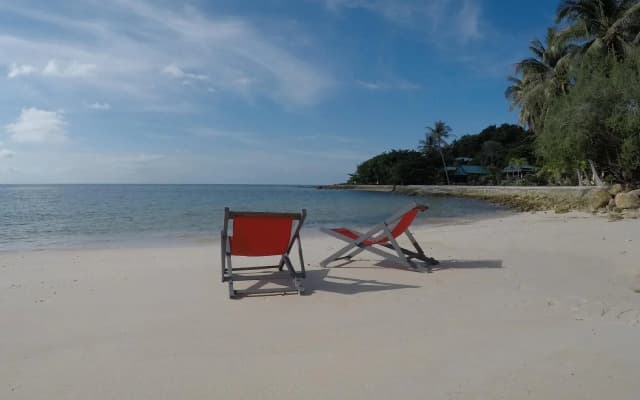 Dolphin Bay Beach Resort - photo 4
