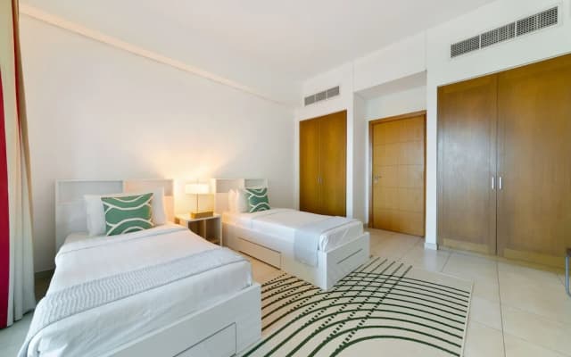 Maison Privee - Exclusive Apt with Seafront Views over Palm Jumeirah - photo 2