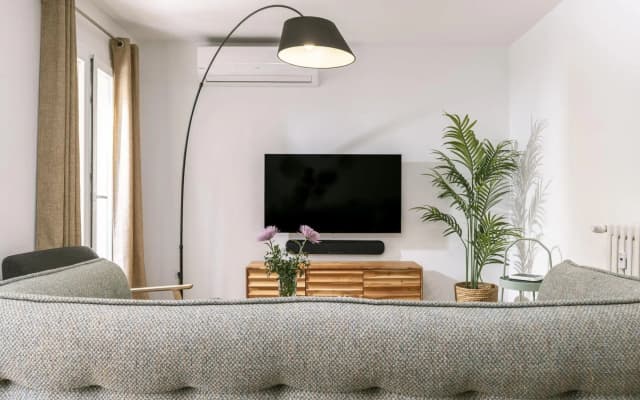 Modern & Chic 2BR/2BA apartment in trendy Chueca - photo 4