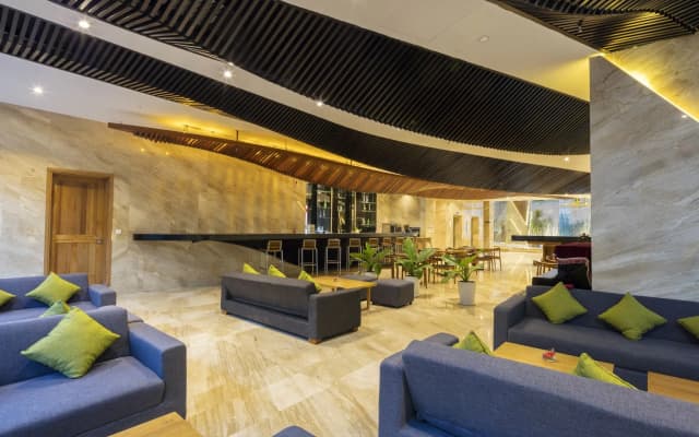 Maple Hotel & Apartment - photo 2