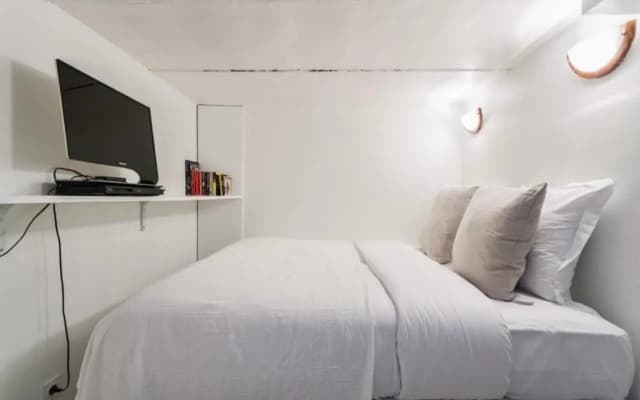 Small Is Beautiful Ideally Located Sleeps 4 - photo 5