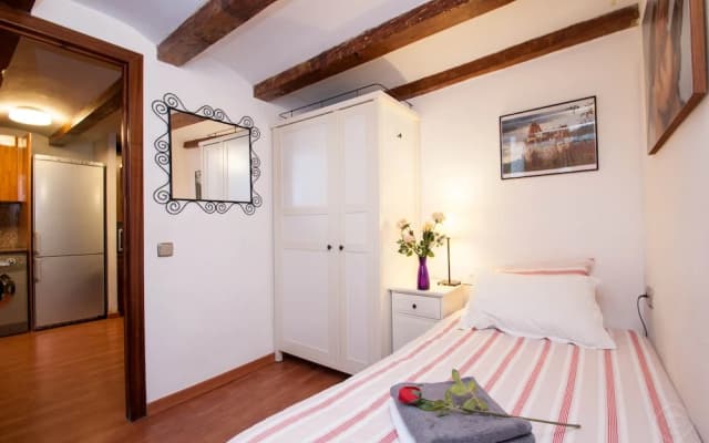 Rustic Poble Sec Apartment - photo 4