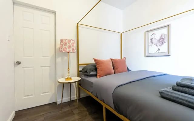 Elegant Harlem Suites - photo 4