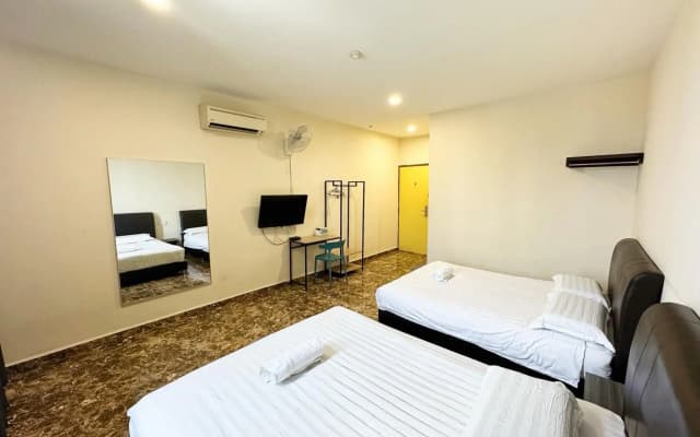 OYO 89493 Q Hotel Mentakab - photo 5